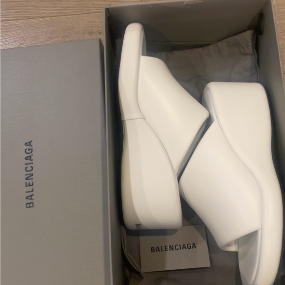 Rise leather platform slides in white - Balenciaga - Picture 6 of 11
